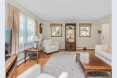 211 Warren Avenue, Hawthorne, NY 10532 - Photo 5
