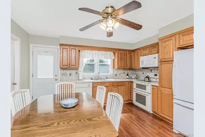 211 Warren Avenue, Hawthorne, NY 10532 - Photo 9