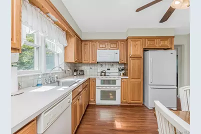 211 Warren Avenue, Hawthorne, NY 10532 - Photo 7