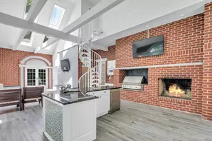 98 Cliff Rd, Port Jefferson, NY 11777 - Photo 23