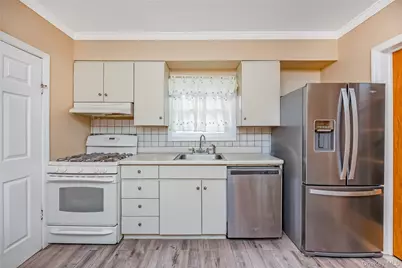 11 Locust Avenue E, Farmingdale, NY 11735 - Photo 11