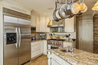 17 Leslie Lane, Smithtown, NY 11787 - Photo 7