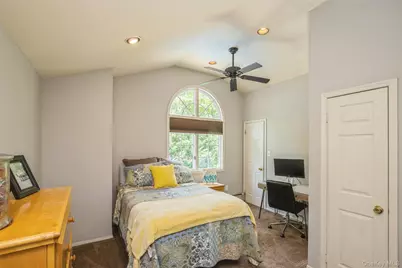 17 Leslie Lane, Smithtown, NY 11787 - Photo 25