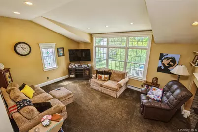17 Leslie Lane, Smithtown, NY 11787 - Photo 15