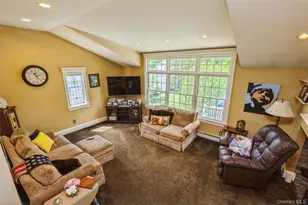 17 Leslie Ln, Smithtown, NY 11787 - Photo 15