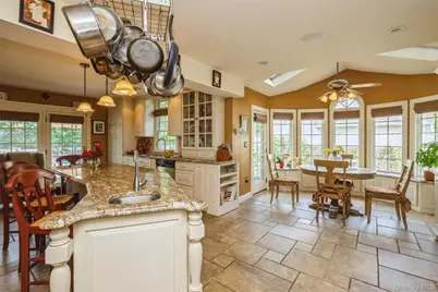 17 Leslie Lane, Smithtown, NY 11787 - Photo 9