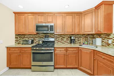 20 Amherst Street, Islip, NY 11751 - Photo 9