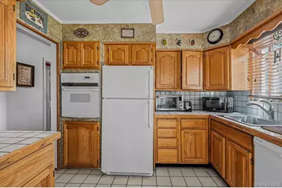 37 Westchester Avenue, West Babylon, NY 11704 - Photo 7