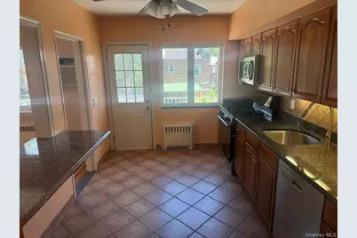 1922 Hering Avenue, Bronx, NY 10461 - Photo 9