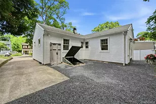 192 Iceland Dr, South Huntington, NY 11746 - Photo 33