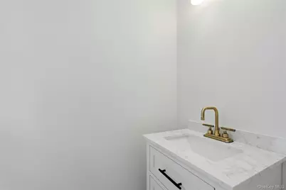 192 Iceland Drive, South Huntington, NY 11746 - Photo 15