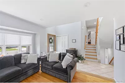 420 Philadelphia Avenue, Massapequa Park, NY 11762 - Photo 9