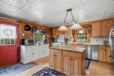 355 Woodland Avenue, Manorville, NY 11949 - Photo 15