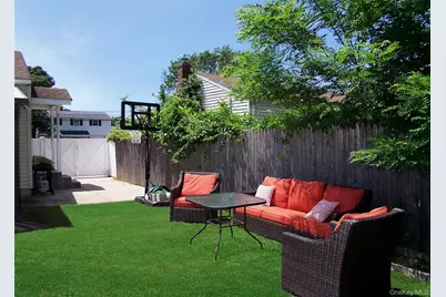31 Saint Joseph Avenue, Ronkonkoma, NY 11779 - Photo 15
