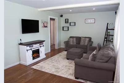 31 Saint Joseph Avenue, Ronkonkoma, NY 11779 - Photo 3