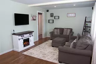 31 St Joseph Ave, Ronkonkoma, NY 11779 - Photo 3