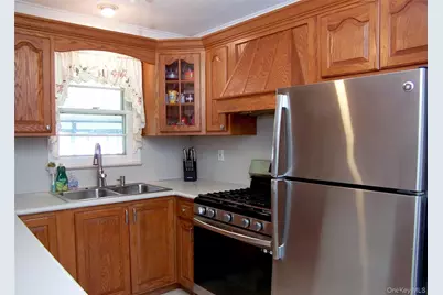 31 Saint Joseph Avenue, Ronkonkoma, NY 11779 - Photo 5