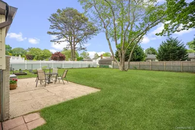 173 Loop Drive, Sayville, NY 11782 - Photo 3