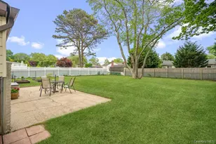 173 Loop Dr, Sayville, NY 11782 - Photo 3