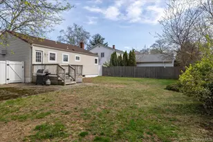 1221 3rd St, West Babylon, NY 11704 - Photo 13