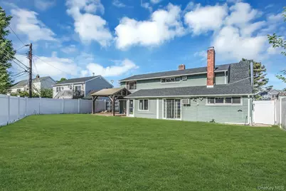 38 Fireplace Lane, Hicksville, NY 11801 - Photo 27