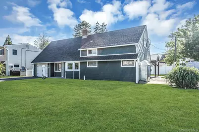 38 Fireplace Lane, Hicksville, NY 11801 - Photo 3