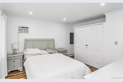 38 Fireplace Lane, Hicksville, NY 11801 - Photo 19