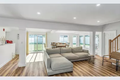 38 Fireplace Lane, Hicksville, NY 11801 - Photo 15