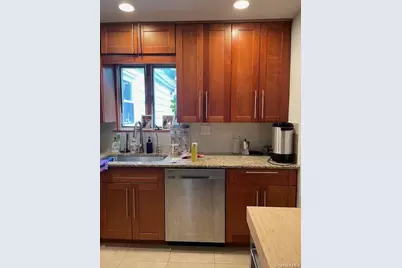 7 Appletree Lane, Great Neck, NY 11023 - Photo 9