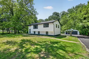 15 Whiteford Dr, Pleasant Valley, NY 12569 - Photo 3