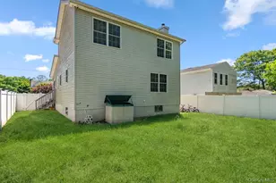 16 Gores Dr, Mastic, NY 11950 - Photo 17