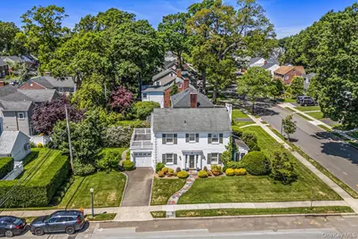 110 Knollwood Road, Rockville Centre, NY 11570 - Photo 3