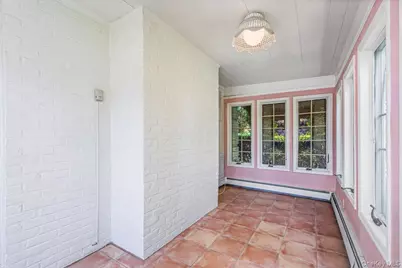 110 Knollwood Road, Rockville Centre, NY 11570 - Photo 11