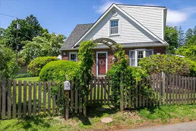 200 Van Buren Street, Centerport, NY 11721 - Photo 25
