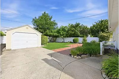 61 Hunter Lane, Hicksville, NY 11801 - Photo 27