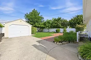 61 Hunter Ln, Hicksville, NY 11801 - Photo 27
