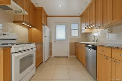 61 Hunter Lane, Hicksville, NY 11801 - Photo 9