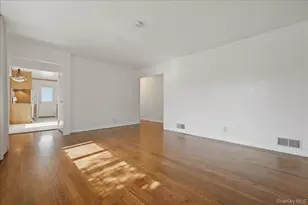 61 Hunter Ln, Hicksville, NY 11801 - Photo 7