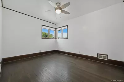 61 Hunter Lane, Hicksville, NY 11801 - Photo 15