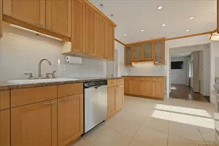 61 Hunter Ln, Hicksville, NY 11801 - Photo 11