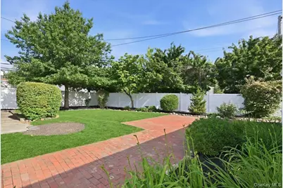 61 Hunter Lane, Hicksville, NY 11801 - Photo 29