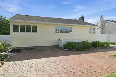 61 Hunter Lane, Hicksville, NY 11801 - Photo 31