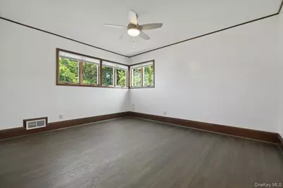 61 Hunter Lane, Hicksville, NY 11801 - Photo 19