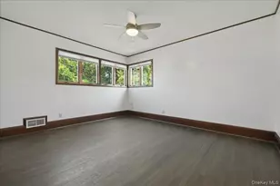 61 Hunter Ln, Hicksville, NY 11801 - Photo 19