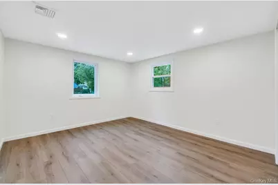 46 Jamaica Avenue, Wyandanch, NY 11798 - Photo 27