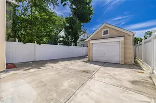 168-14 110th Rd, Jamaica, NY 11433 - Photo 17