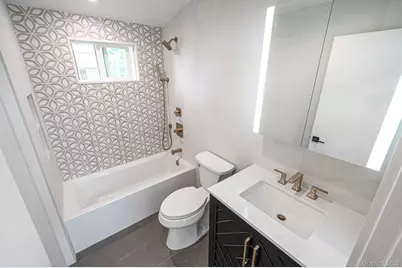 40 Buttercup Lane, Levittown, NY 11756 - Photo 17