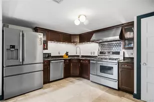 37 Aberdeen Dr, Mastic, NY 11950 - Photo 23