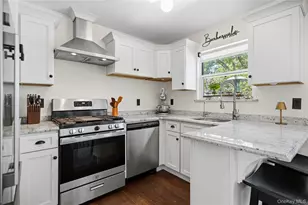 37 Aberdeen Dr, Mastic, NY 11950 - Photo 3