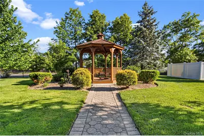 127 Cardinal Lane #127, Islip, NY 11731 - Photo 29